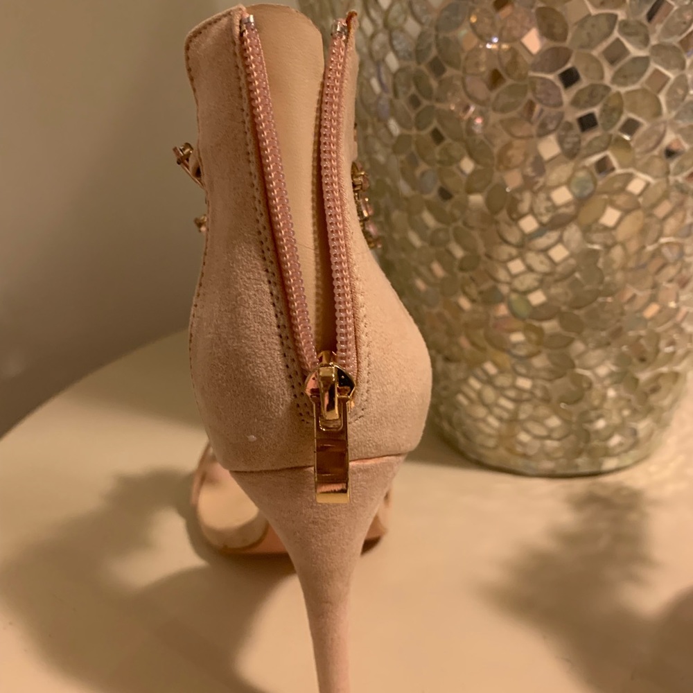 Heels - Picture 3 of 3